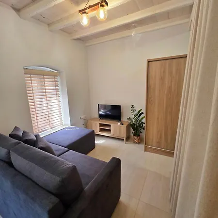 Annama I Apartment *
